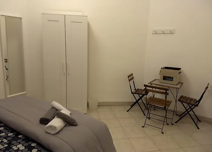 Amoraroma, Economy With Shared Bathrooms Roma