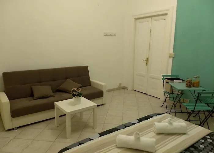 Konukevi Amoraroma, Economy With Shared Bathrooms 3*